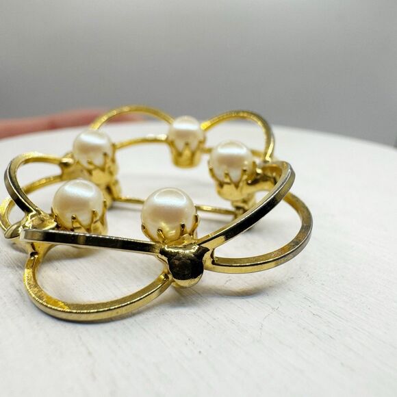 Hobe Vintage Dainty Flower Brooch With Pearls Dimensional  Spring Minimalist - Picture 6 of 9